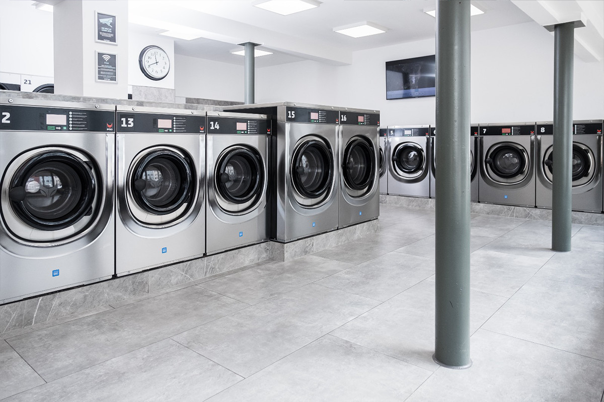 Hochwertige Industriewaschmaschinen im Selbstbedienungs-Waschsalon