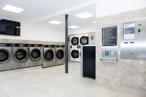 Moderner Waschbereich im Wash&Go Waschsalon Ludwigsburg