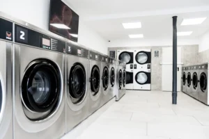 Wash&Go Waschsalon Ludwigsburg mit modernen Industriewaschmaschinen